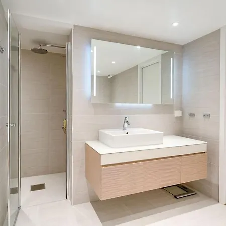 Large Lovely Penthouse Leilighet *