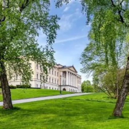 Large Lovely Penthouse Leilighet *